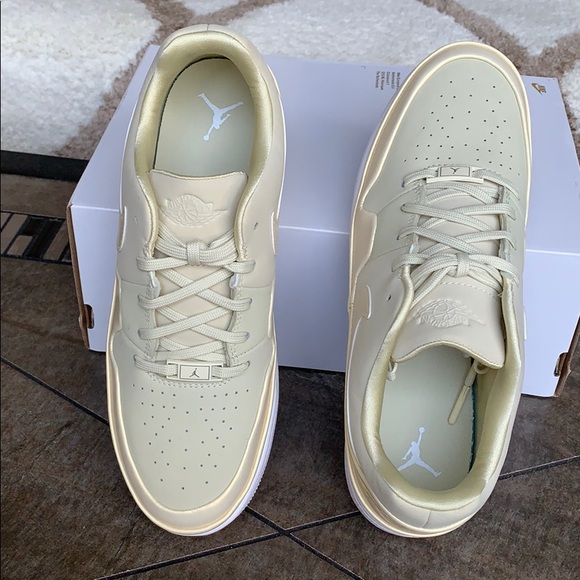 NIKE W AJ 1 JESTER XX LOW LACED SE FOSSIL-WHITE - Picture 7 of 16